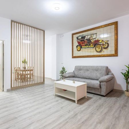 Semana Santa Apartment Севиля Екстериор снимка