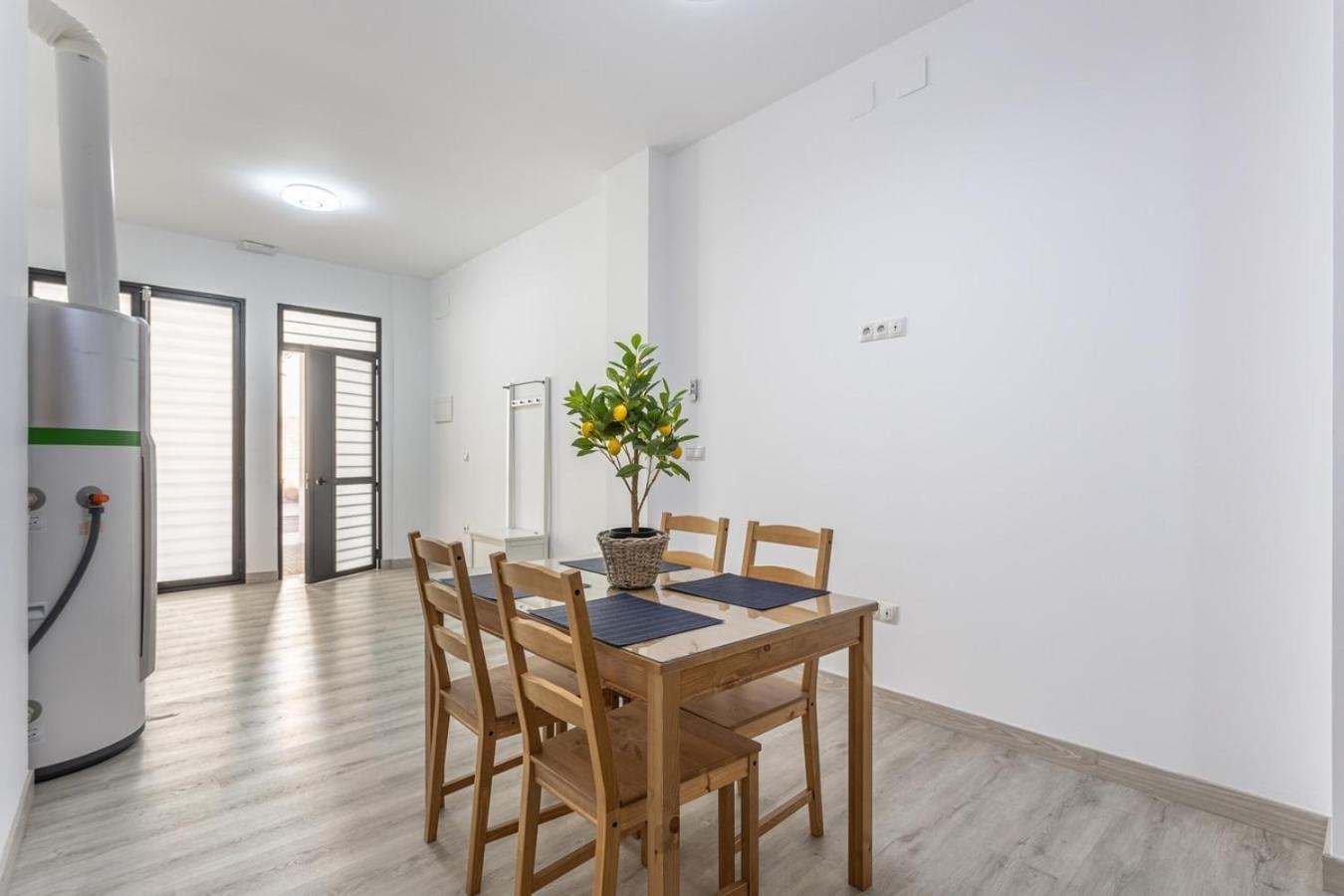 Semana Santa Apartment Севиля Екстериор снимка