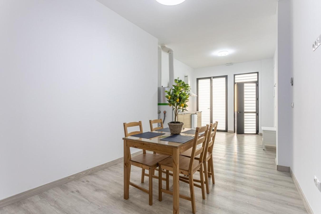 Semana Santa Apartment Севиля Екстериор снимка