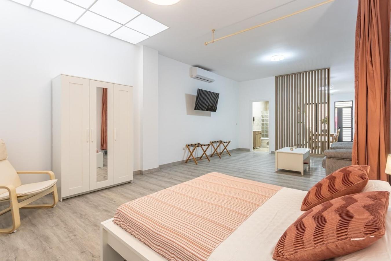 Semana Santa Apartment Севиля Екстериор снимка