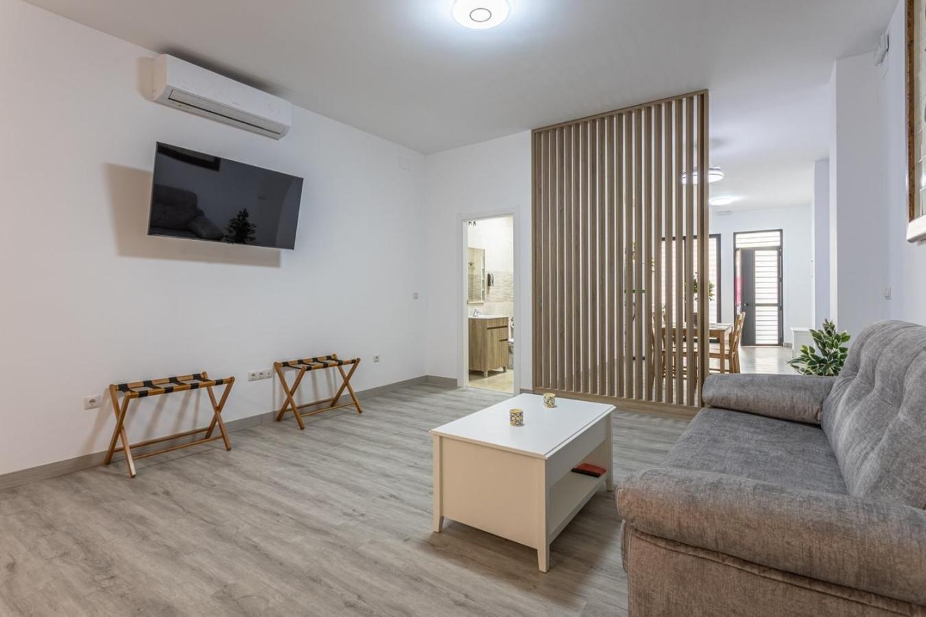 Semana Santa Apartment Севиля Екстериор снимка