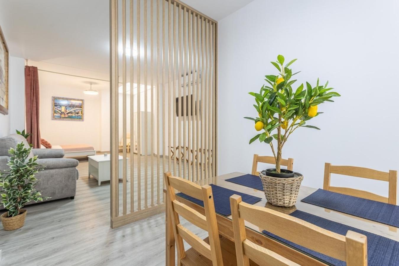 Semana Santa Apartment Севиля Екстериор снимка