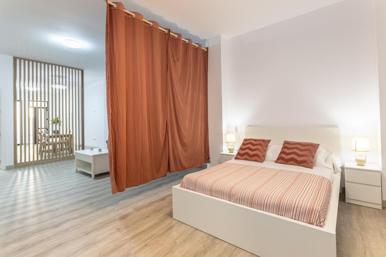 Semana Santa Apartment Севиля Екстериор снимка