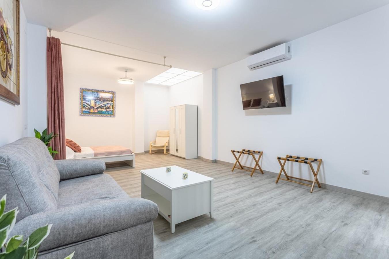 Semana Santa Apartment Севиля Екстериор снимка